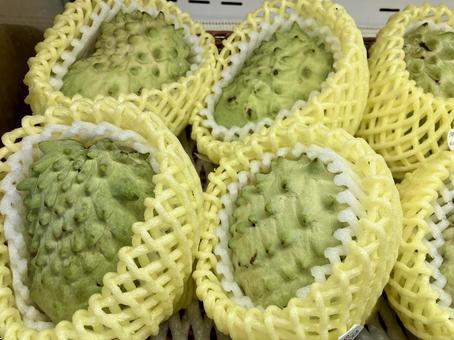 沖縄県産アテモヤ アテモヤ,沖縄県産,フルーツの写真素材