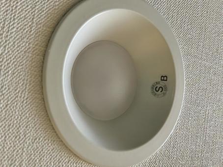 ダウンライト 屋根,天井,電球の写真素材