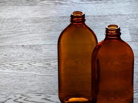 茶色の瓶 茶色の瓶 瓶,茶瓶,薬瓶の写真素材