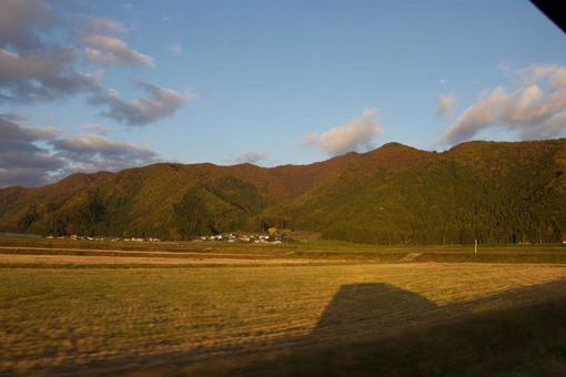 秋の田園の写真