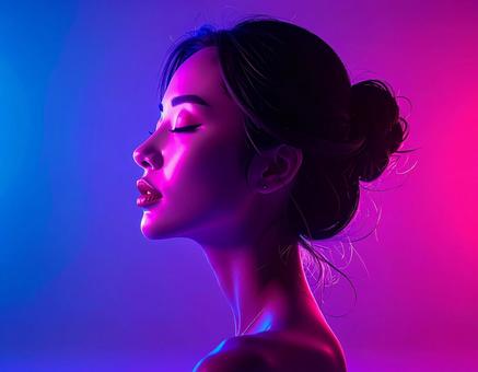 ネオンに包まれた女性の静かな横顔 ネオンに包まれた女性の静かな横顔の写真