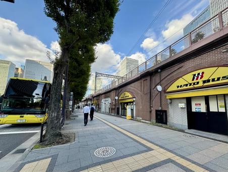 東京駅南口 はとバスのバス停 東京駅南口 はとバスのバス停の写真