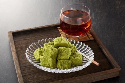 わらび餅【抹茶】とほうじ茶 わらび餅【抹茶】とほうじ茶 わらび餅,抹茶,ほうじ茶の写真素材