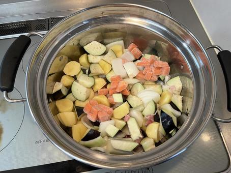 野菜たっぷりのカレーの具 カレーライス,ジャガイモ,ニンジンの写真素材