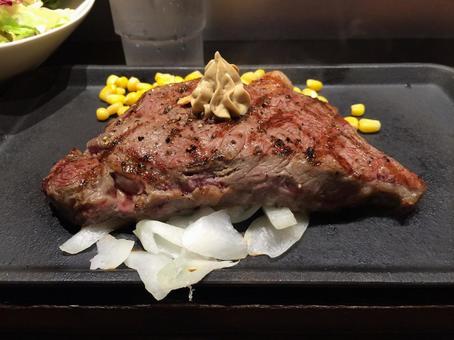 200gサーロインステーキ厚みと網目模様 サーロイン,ステーキ,牛肉の写真素材