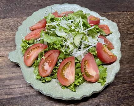 トマトとグリーン野菜のサラダです トマト,サラダ,野菜の写真素材
