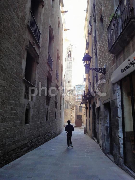 スペインの街並み 路地,路地裏,ひっそりの写真素材