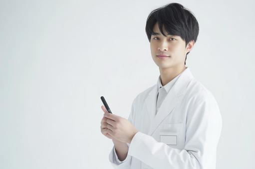 若手男性美容外科医 若手男性美容外科医の写真