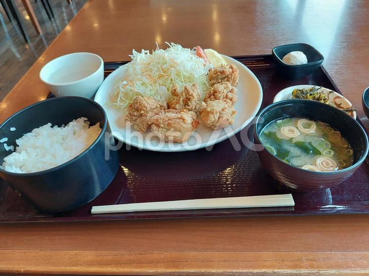 唐揚げ 唐揚げ定食,定食,ごはんの写真素材