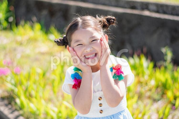 日焼け止めを塗る子供 日焼け止め,子供,元気の写真素材