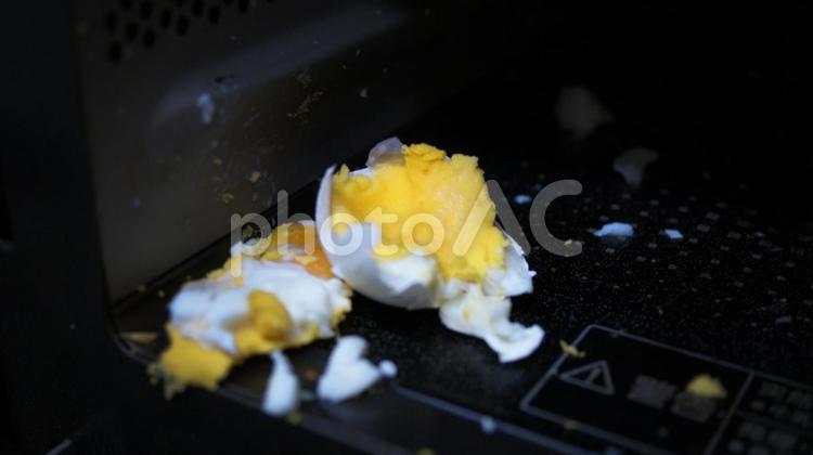 失敗シリーズ：爆発しちゃった卵 卵,爆発,電子レンジの写真素材