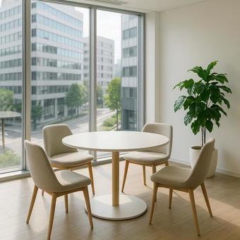 オフィスビルの打ち合わせスペースの写真