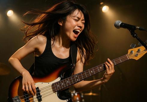 シャウトする情熱的な女性ベーシストの写真