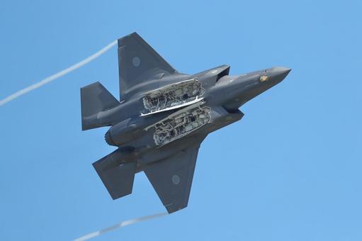 F-35A ウェポンベイを開く F-35A ウェポンベイを開くの写真