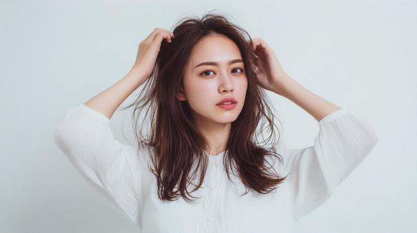 白シャツの女性ポートレートの写真