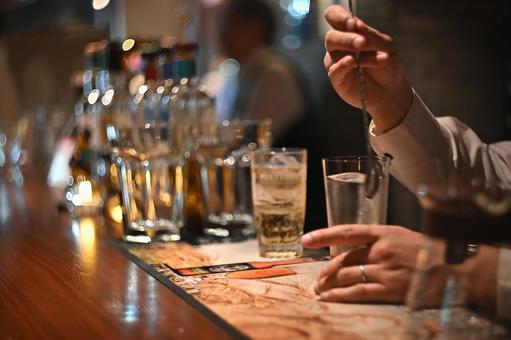 カクテル作り カクテル作り カクテル,お酒,バーの写真素材