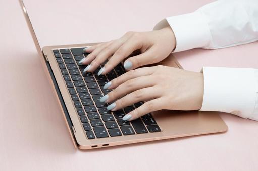 パソコン操作 パソコン,ビジネス,タイピングの写真素材