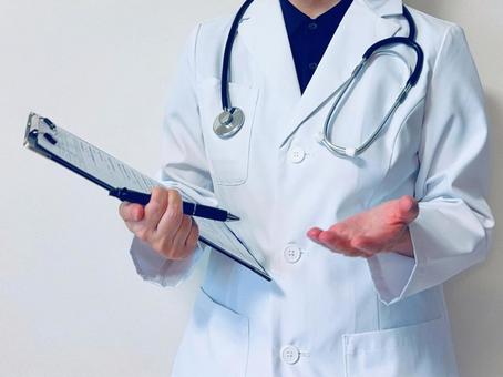 治療方針について説明するドクター 医師,医者,説明の写真素材