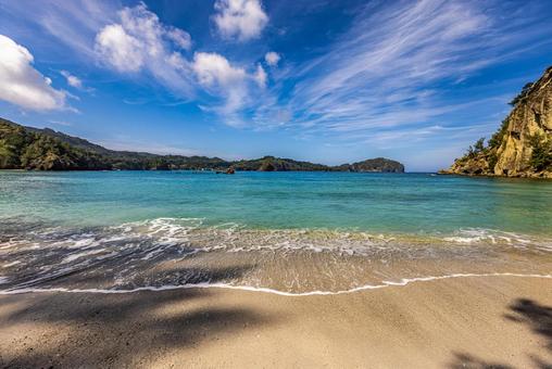 小笠原諸島 境浦海岸から望む絶景 小笠原諸島 境浦海岸から望む絶景の写真