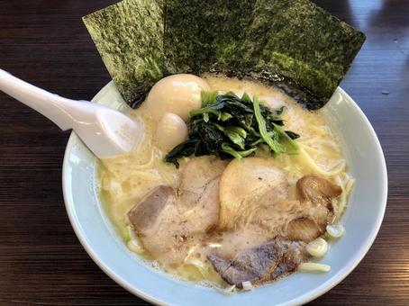 Salted pork bone ramen, JPG Salted pork bone ramen, ramen, salt pork bone ramen, salt tontsu ramen, JPG