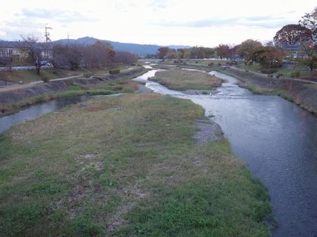 鴨川夕暮れ 鴨川夕暮れの写真