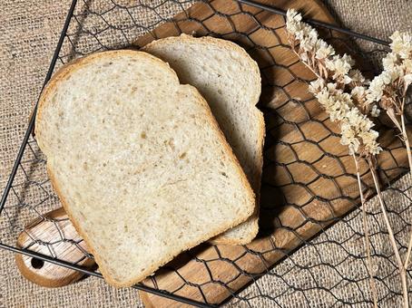 全粒粉入り食パン 全粒粉,食パン,パンの写真素材