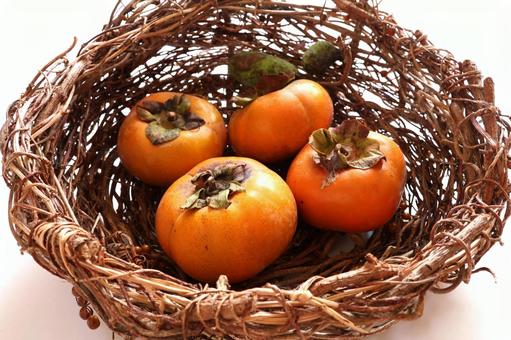 カゴに入った柿 カゴに入った柿 柿,秋の味覚,収穫の写真素材