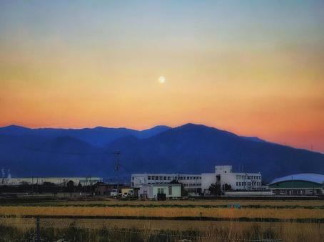 月のある風景 月のある風景の写真