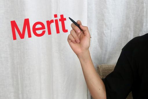 ペンを持つ男性 Meritイメージ ペンを持つ男性 Meritイメージ メリット,merit,良い点の写真素材