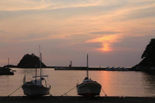 西伊豆町の綺麗な夕陽 西伊豆町の綺麗な夕陽 綺麗良な夕陽,仁科港,夕陽の写真素材