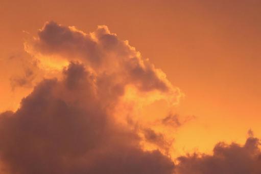 夕焼けと入道雲 夕焼けと入道雲の写真