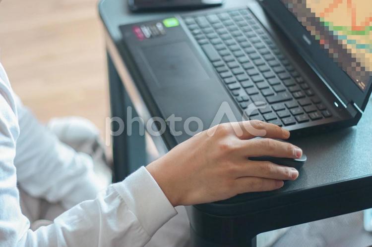 休日のリモートワーク2 プログラミング,リモートワーク,webライターの写真素材