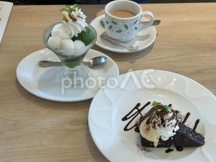 至福のデザートタイム チョコレート,プレート,おやつの写真素材
