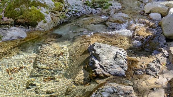 水の流れと光のモザイク 今治市,鈍川渓谷,フローの写真素材