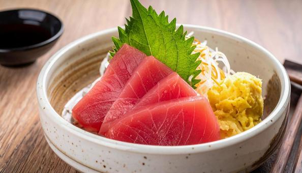 まぐろブツの刺身の写真