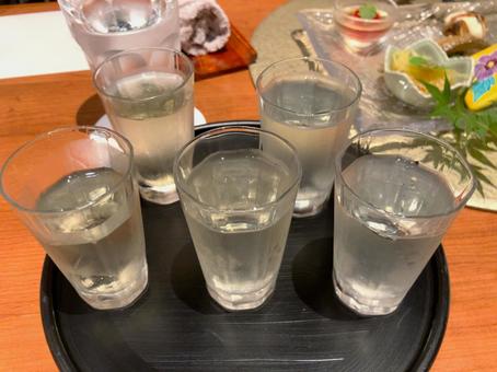 日本酒飲み比べ 日本酒飲み比べ 日本酒,飲み比べ,グラスの写真素材