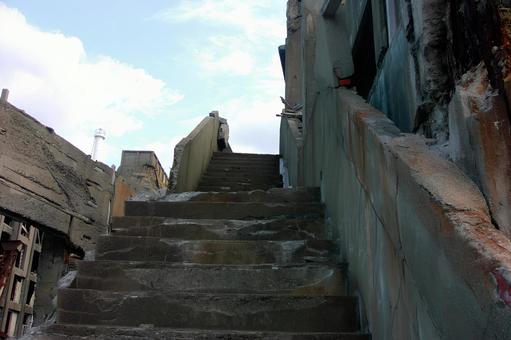 崩壊した軍艦島の階段 崩壊した軍艦島の階段 軍艦島,端島,炭鉱の写真素材