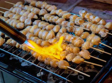 焼き鳥屋の仕込み風景(ぼんじり串焼) 焼き鳥屋の仕込み風景(ぼんじり串焼) 焼き鳥,ぼんじり,鶏の写真素材