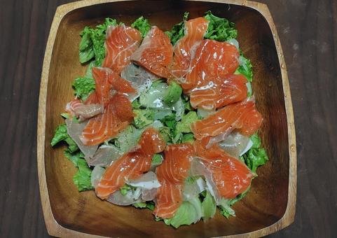 サーモンと生ハムとアボカドのサラダ サーモンと生ハムとアボカドのサラダ サーモン,生ハム,サラダの写真素材