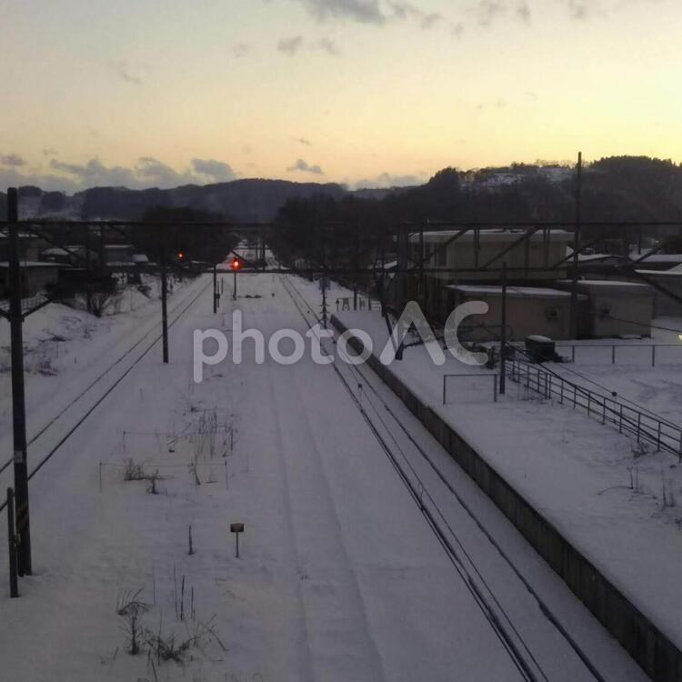 冬の線路 冬,雪,線路の写真素材