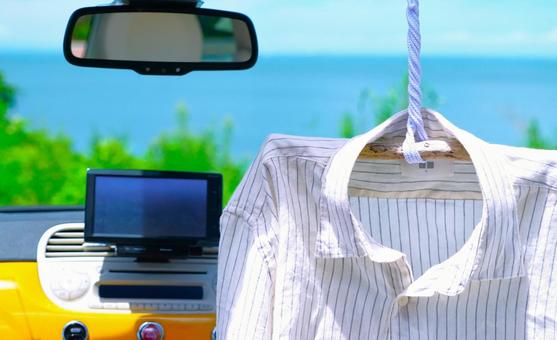 シャツと車とオーシャンビュー シャツと車とオーシャンビュー シャツ,海,車の写真素材
