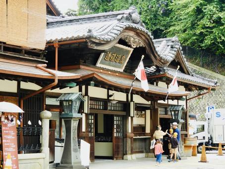 道後温泉本館玄関棟前 道後温泉本館玄関棟前 道後温泉,道後温泉本館,振鷺閣の写真素材