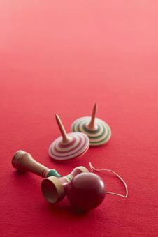 伝統工芸品　独楽　けん玉の写真