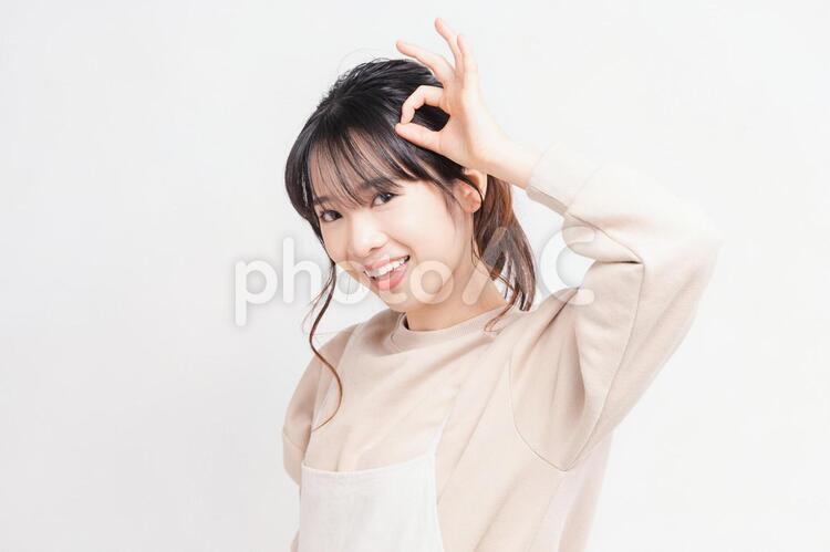OKのジェスチャーをする若い女性 女性,ビジネス,okの写真素材