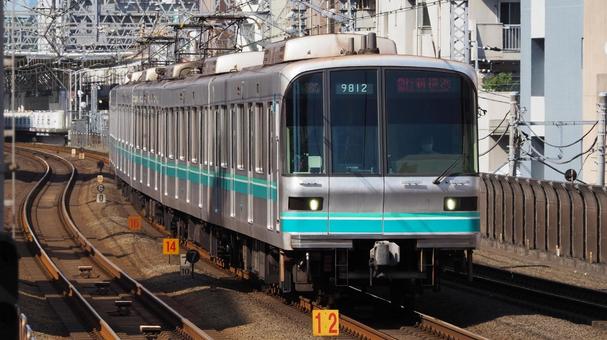 東京メトロ南北線9000系 急行新横浜行 東京メトロ南北線9000系 急行新横浜行 東京メトロ,南北線,東急目黒線の写真素材