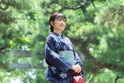 日本の夏・浴衣姿の日本人女性 女性,人物,浴衣の写真素材
