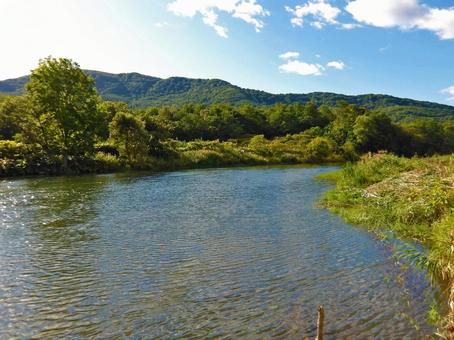 山と川のある自然の風景 秋 山と川のある自然の風景 秋の写真