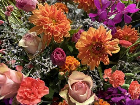 フラワーアレンジメント バラ,薔薇,カーネーションの写真素材