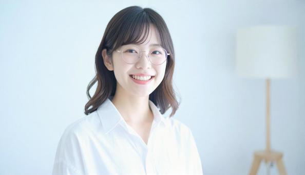 清潔感のあるカメラ目線の女性の写真