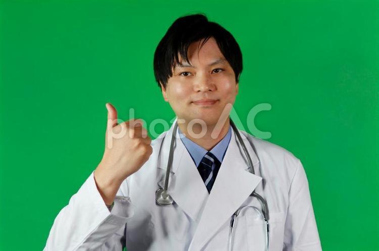 親指を立てる医師 医師,男性,白衣の写真素材